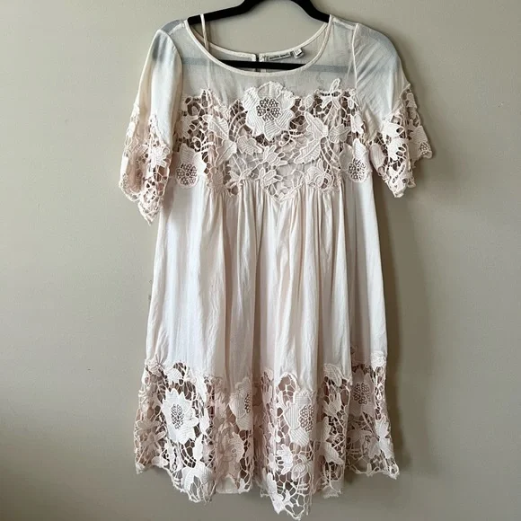 HOLDING HORSES Dresses Holding Horses Lace Dress Poshmark